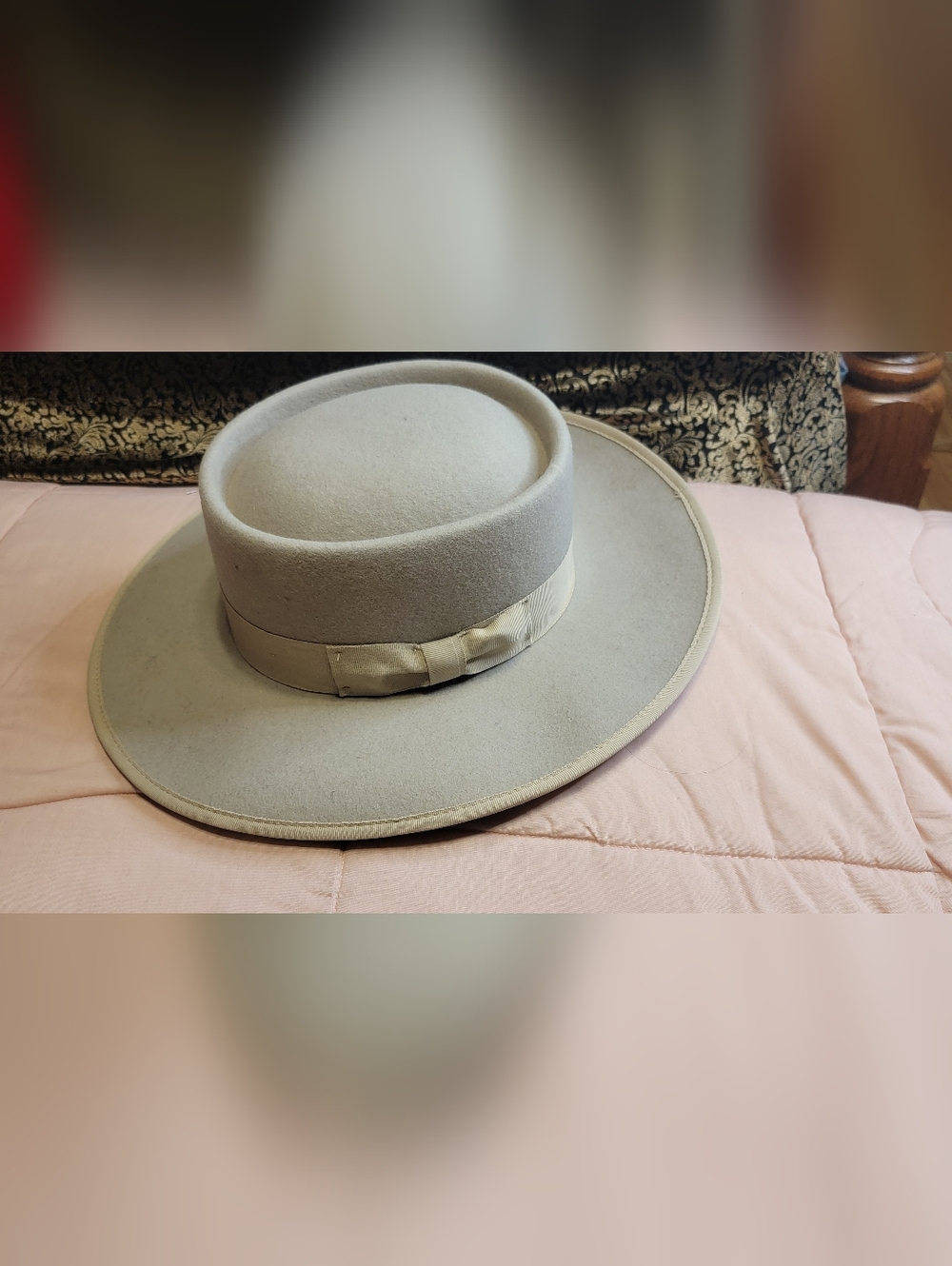 Olive & Pique Women's Wide-Brim Wool Felt Hat in Light Gray with Ribbon Trim